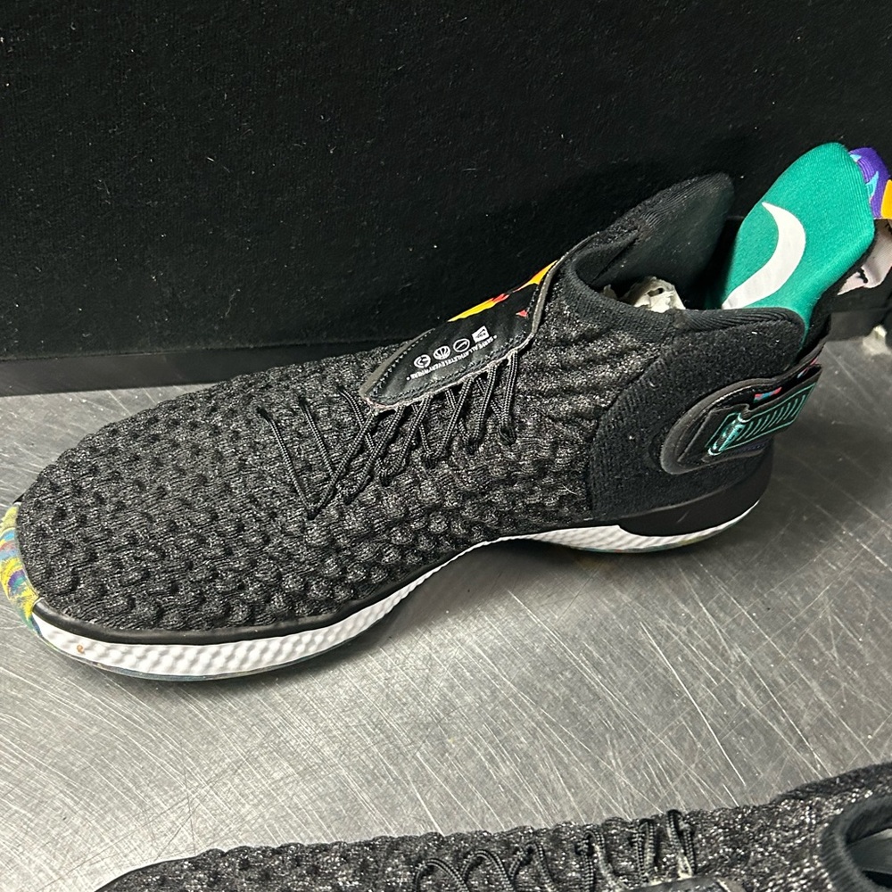 Nike Air Zoom UNVRS Size 8.5 Men - Picture 8 of 15